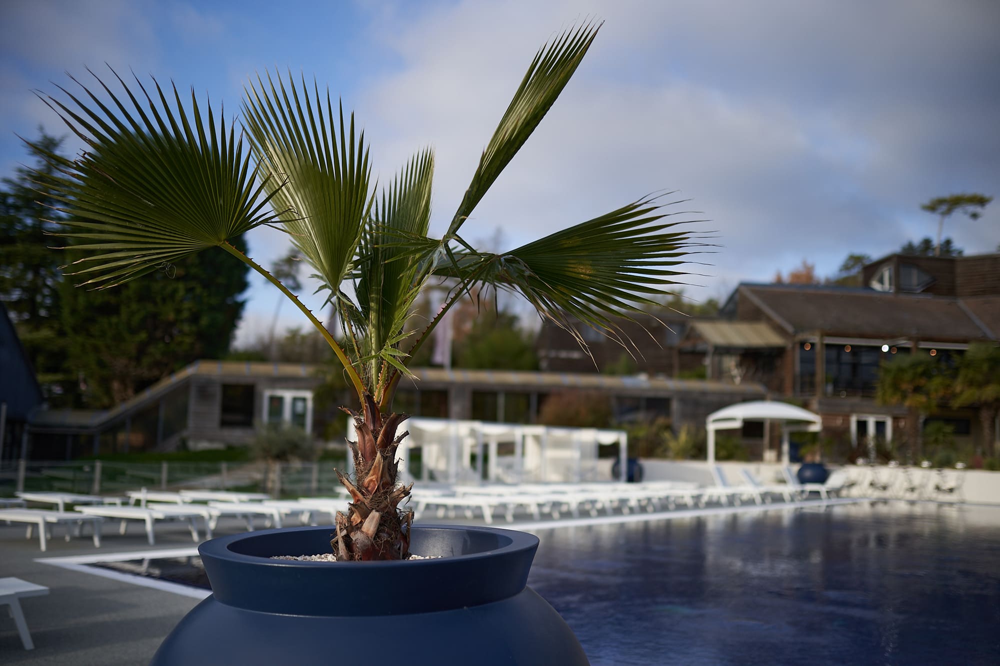 Bord de la piscine extérieure